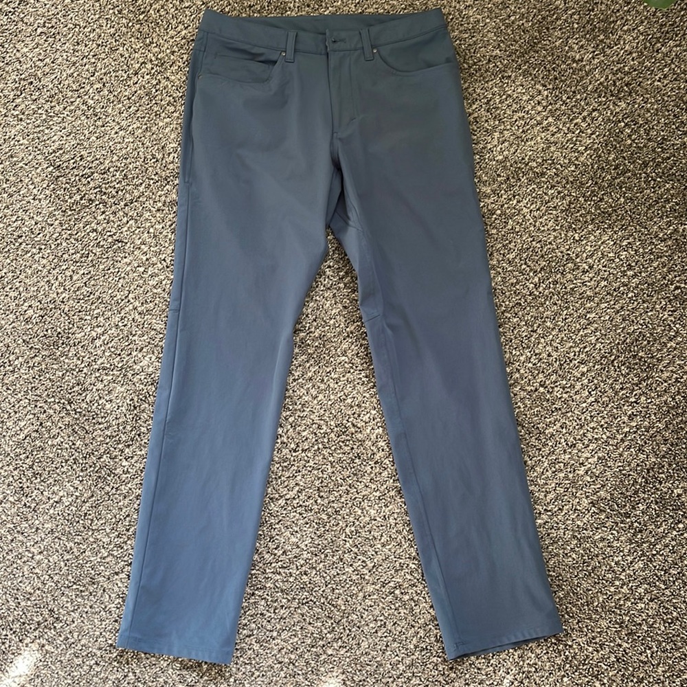 Excellent Condition Lululemon Men’s ABC Dress Pant Light Blue 32